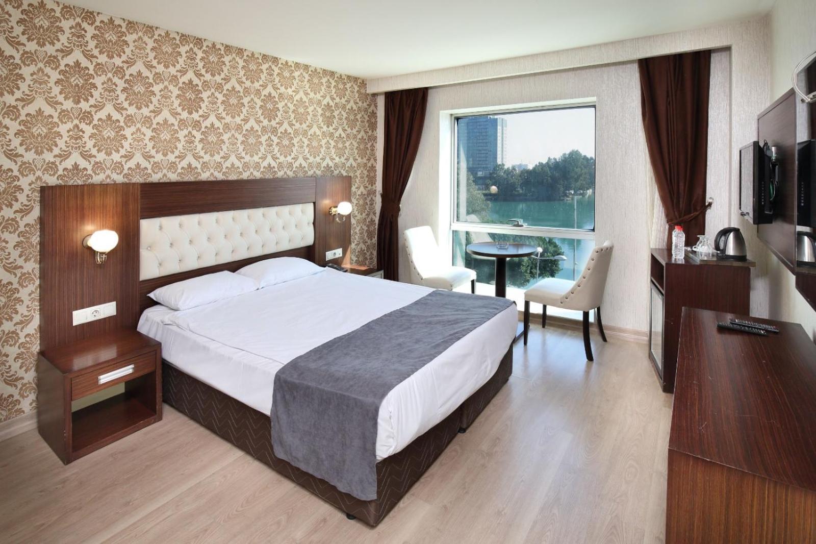 Adana Taskoeprue Hotel Esterno foto