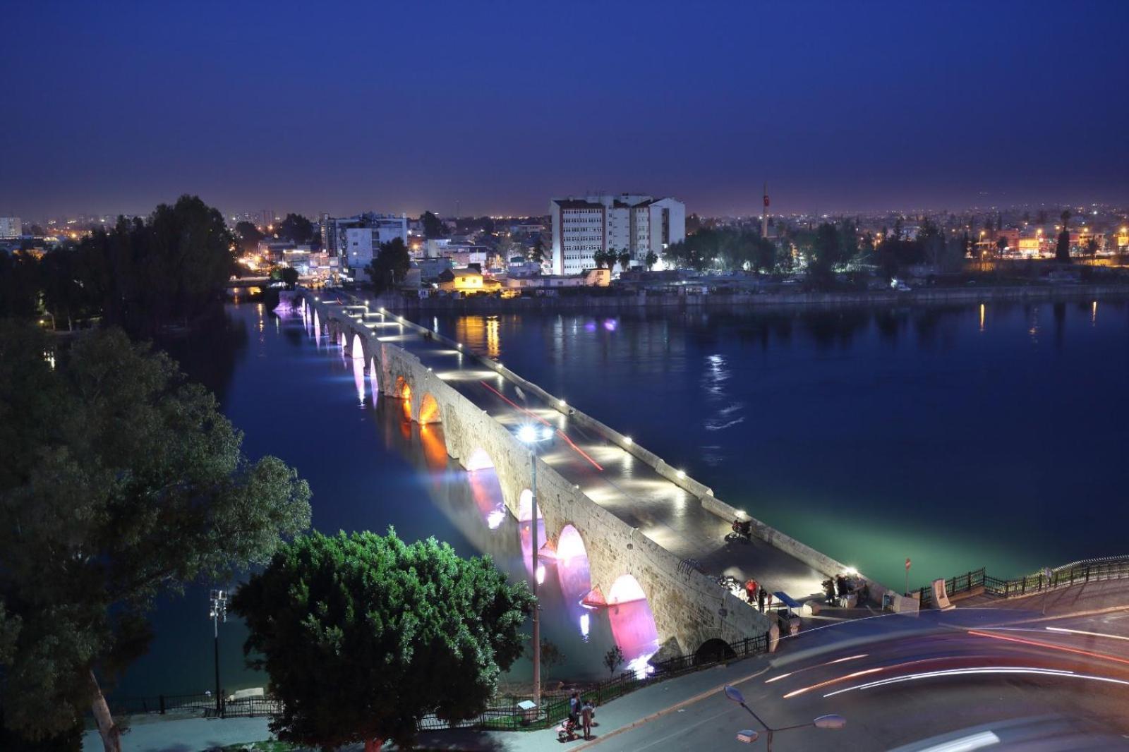 Adana Taskoeprue Hotel Esterno foto