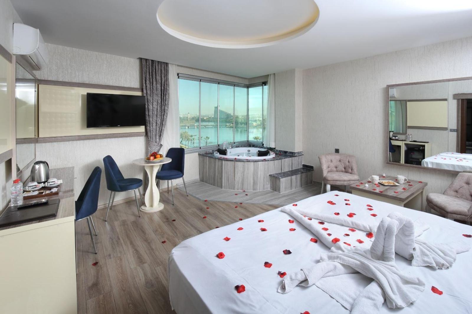 Adana Taskoeprue Hotel Esterno foto