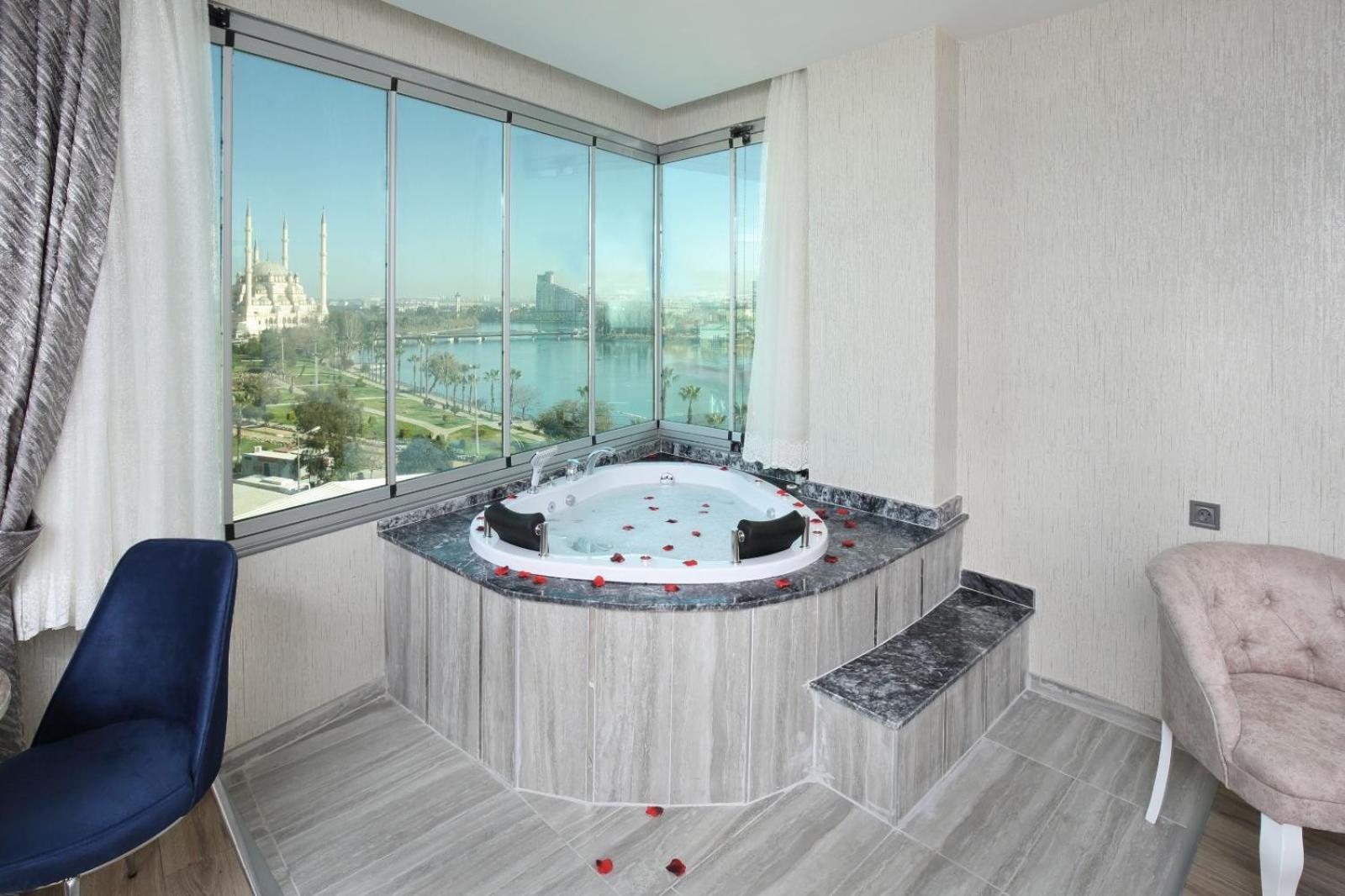 Adana Taskoeprue Hotel Esterno foto