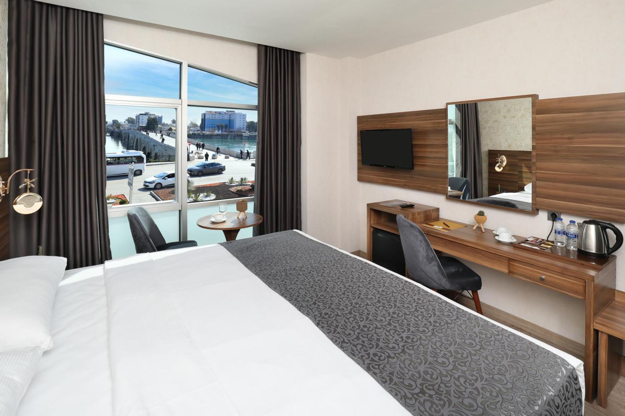 Adana Taskoeprue Hotel Esterno foto
